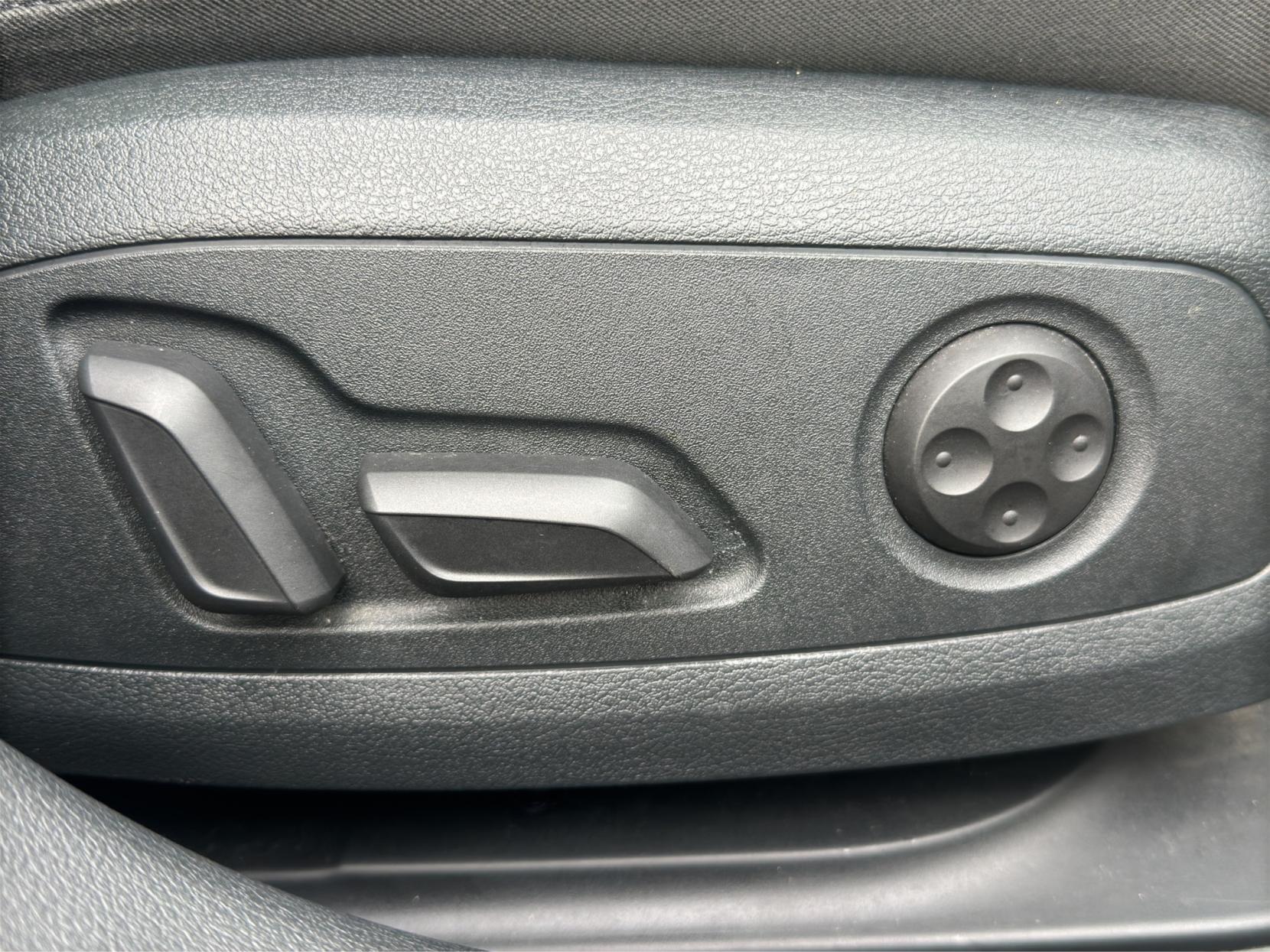 Audi A4 Avant 2.0 TDI ultra Sport Estate 5dr Diesel Manual Euro 6 (s/s) (190 ps)