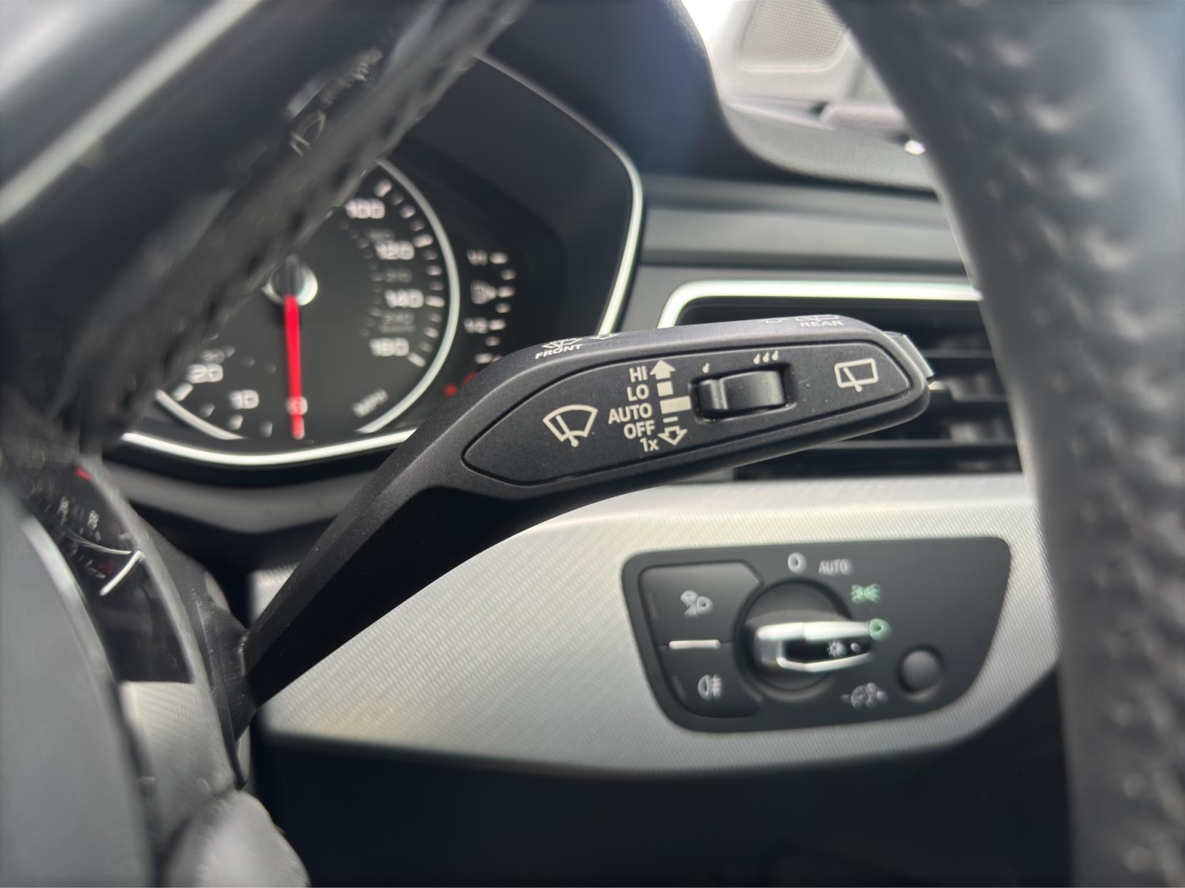 Audi A4 Avant 2.0 TDI ultra Sport Estate 5dr Diesel Manual Euro 6 (s/s) (190 ps)