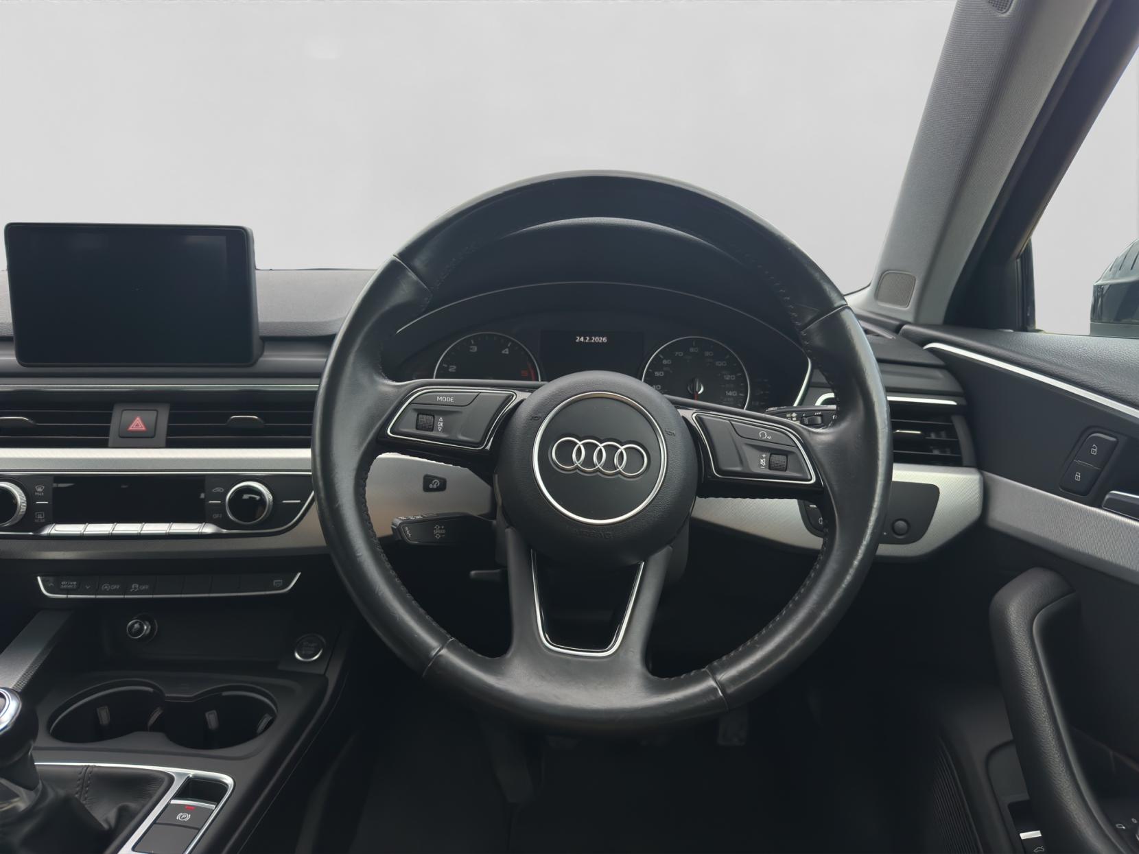 Audi A4 Avant 2.0 TDI ultra Sport Estate 5dr Diesel Manual Euro 6 (s/s) (190 ps)