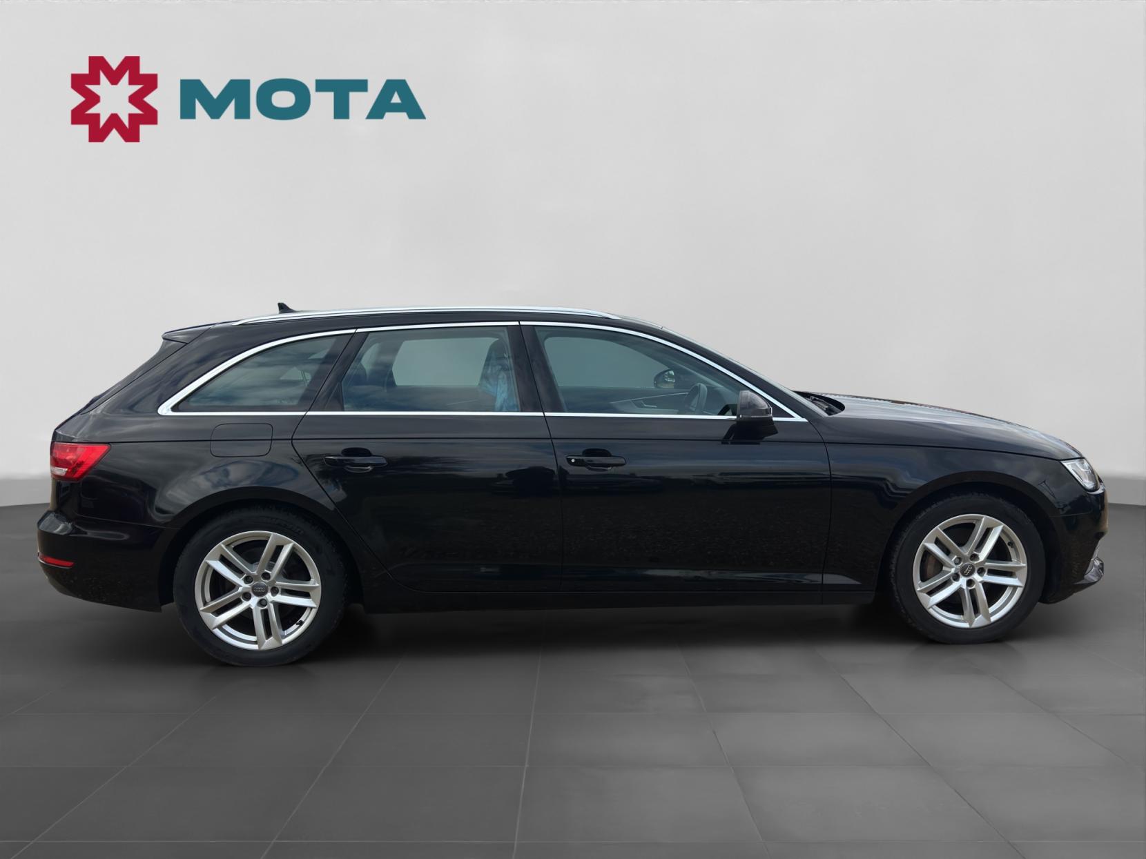 Audi A4 Avant 2.0 TDI ultra Sport Estate 5dr Diesel Manual Euro 6 (s/s) (190 ps)