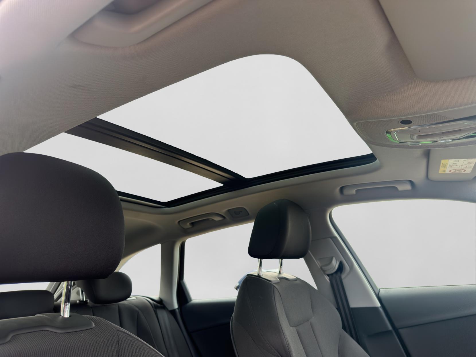 Audi A4 Avant 2.0 TDI ultra Sport Estate 5dr Diesel Manual Euro 6 (s/s) (190 ps)