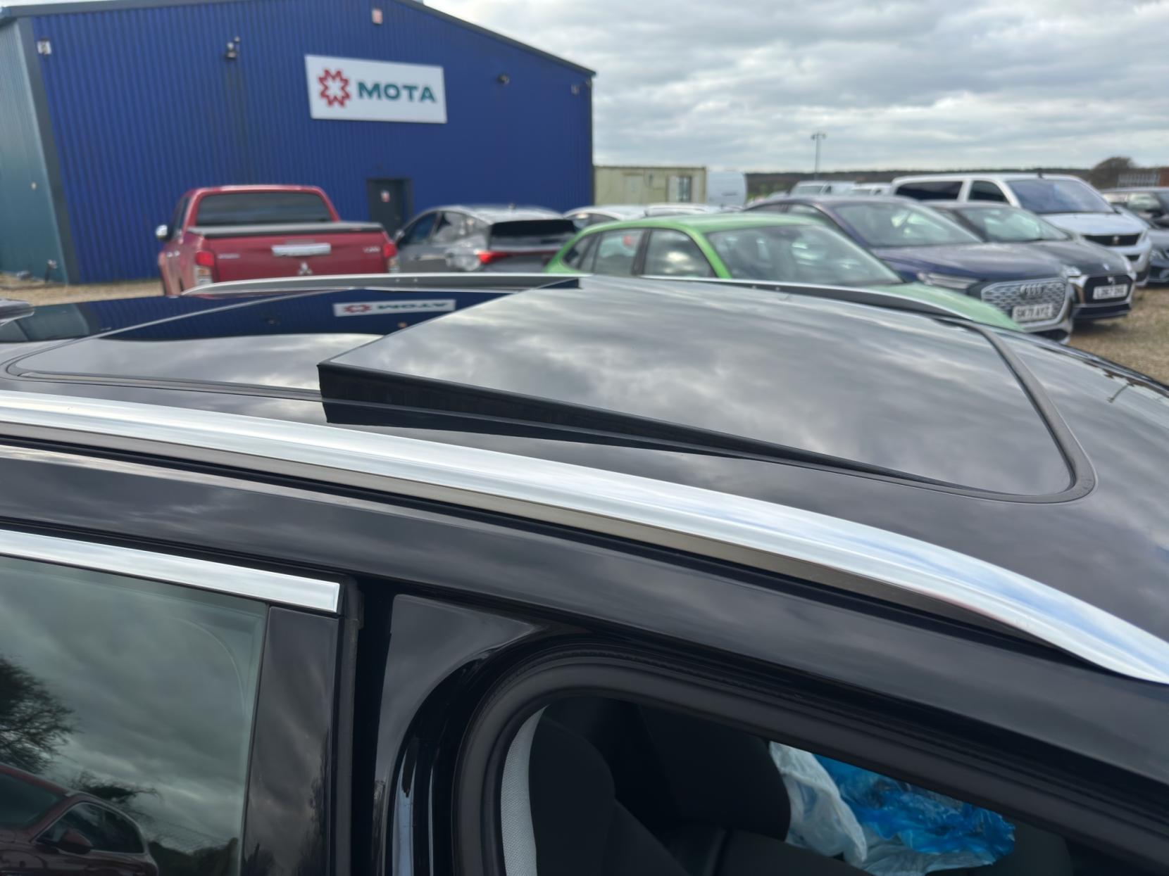 Audi A4 Avant 2.0 TDI ultra Sport Estate 5dr Diesel Manual Euro 6 (s/s) (190 ps)