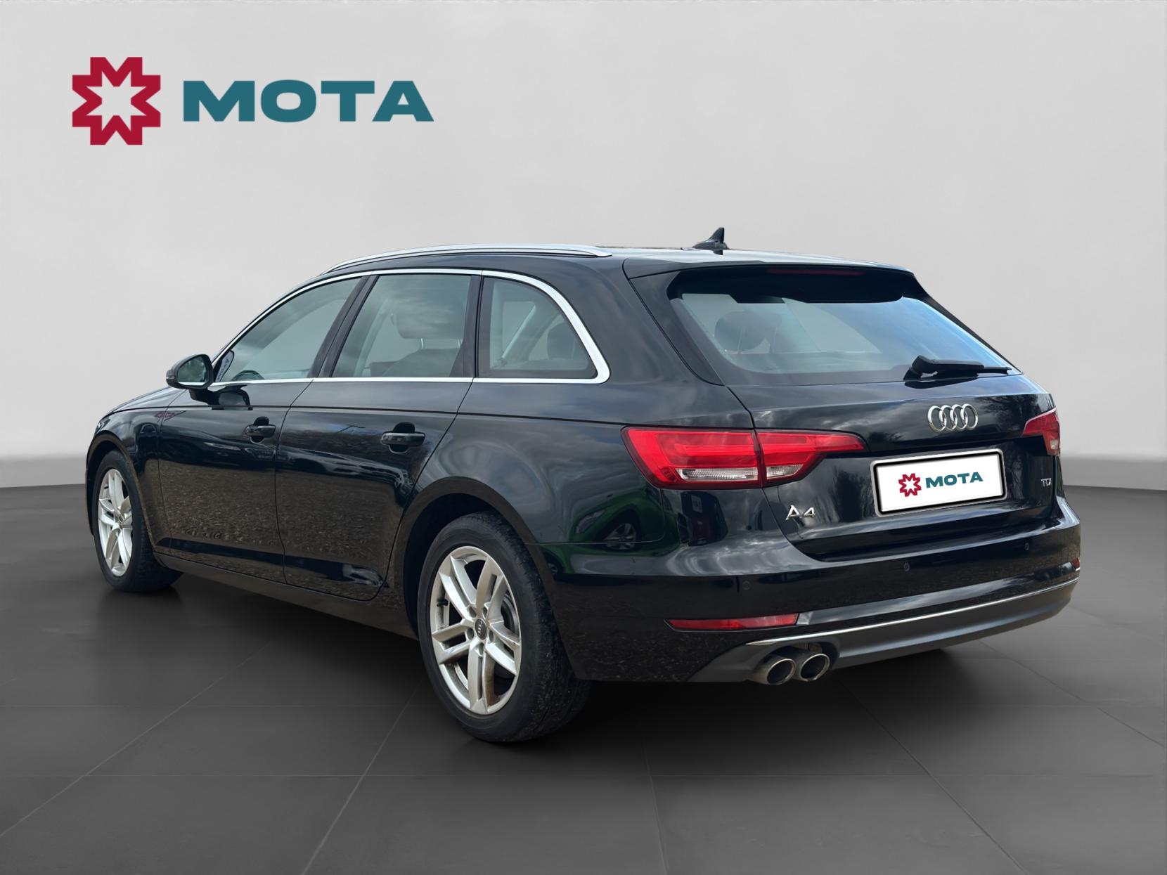 Audi A4 Avant 2.0 TDI ultra Sport Estate 5dr Diesel Manual Euro 6 (s/s) (190 ps)