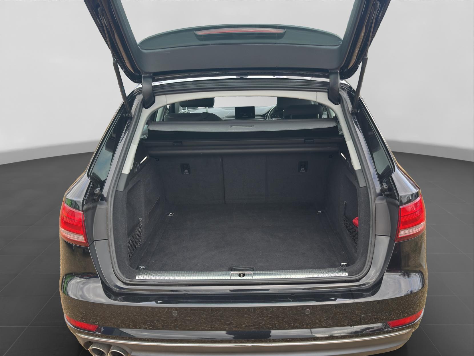 Audi A4 Avant 2.0 TDI ultra Sport Estate 5dr Diesel Manual Euro 6 (s/s) (190 ps)