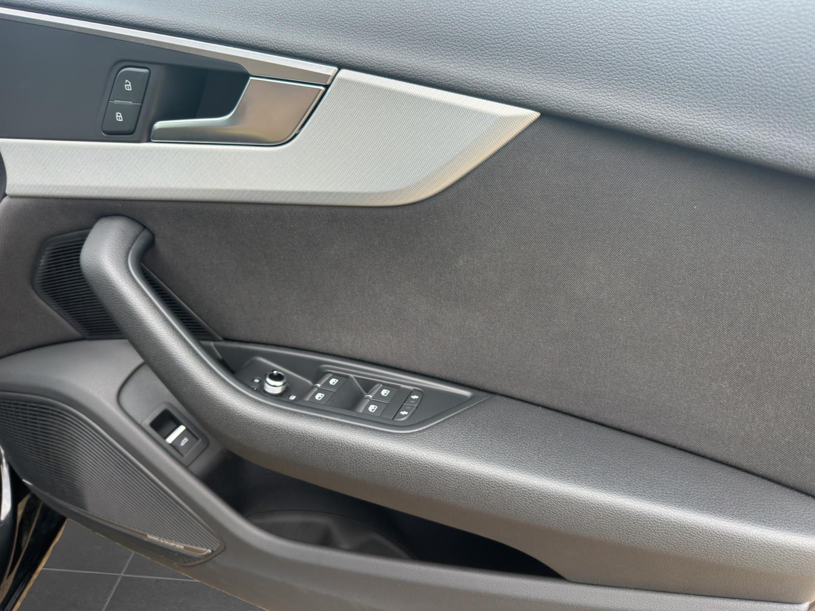 Audi A4 Avant 2.0 TDI ultra Sport Estate 5dr Diesel Manual Euro 6 (s/s) (190 ps)