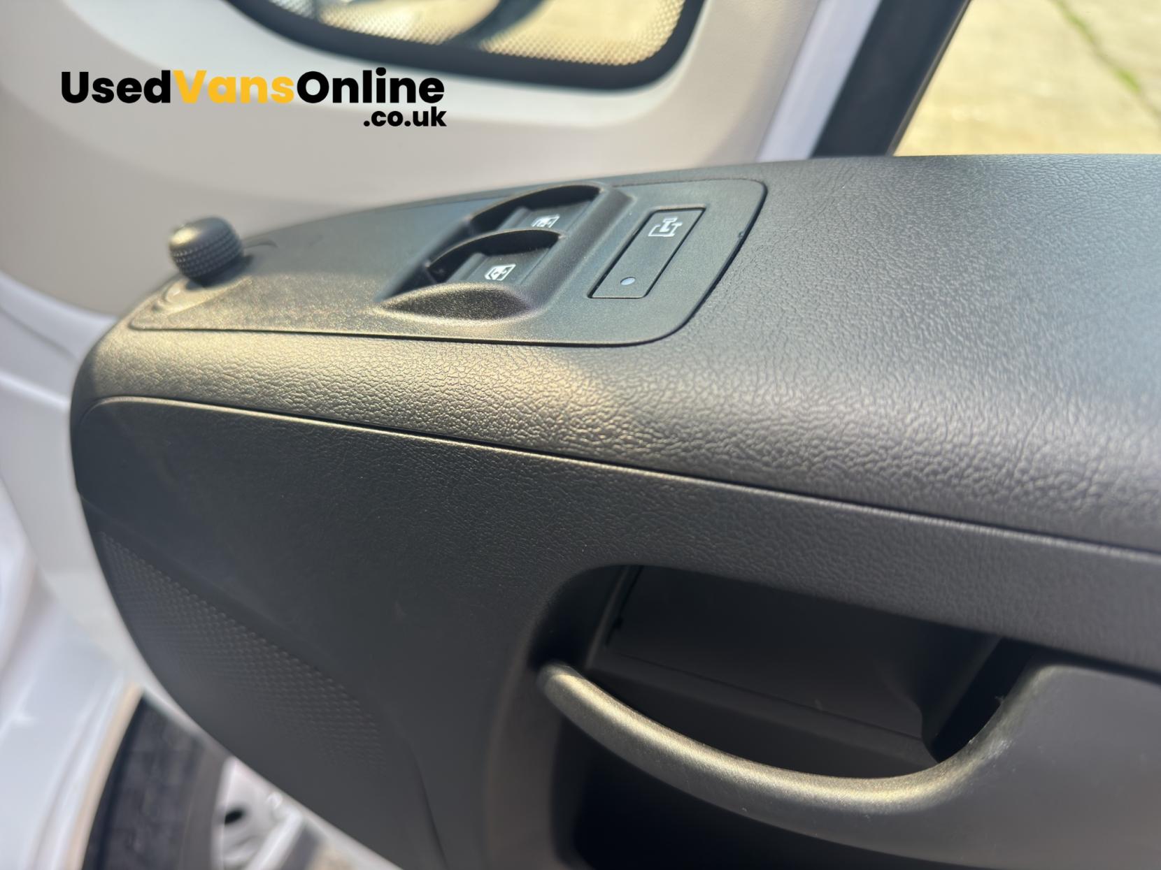 Vauxhall Movano 2.2 CDTi 3500 BiTurbo Dynamic Panel Van 5dr Diesel Manual FWD L2 H2 Euro 6 (s/s) (140 ps)