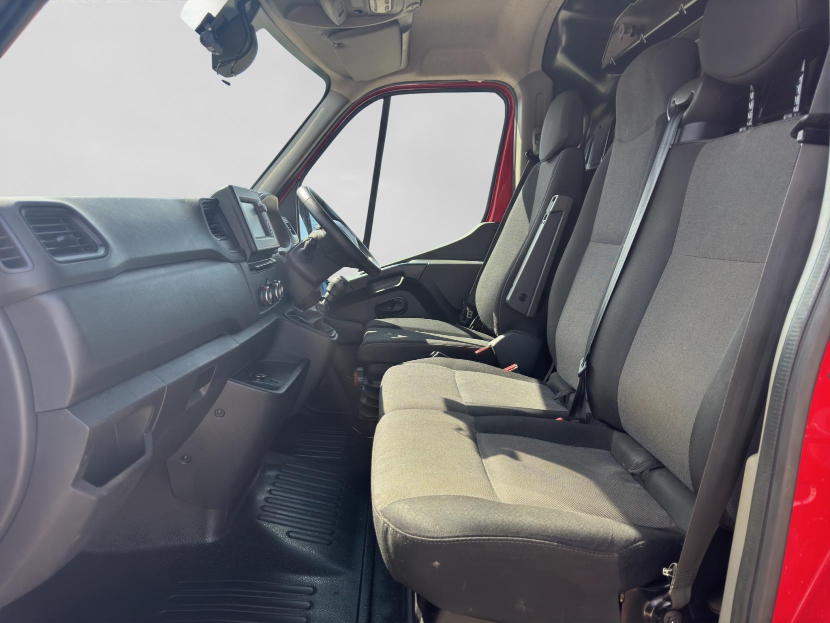 Renault Master 2.3 dCi ENERGY 35 Business Long Overhang Panel Van 4dr Diesel Manual RWD LWB Medium Roof Euro 6 (s/s) (TRW) (145 bhp)